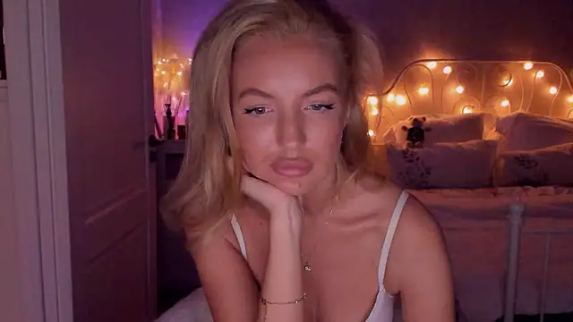 aestetick online show from October 16, 2025, 3:02 pm