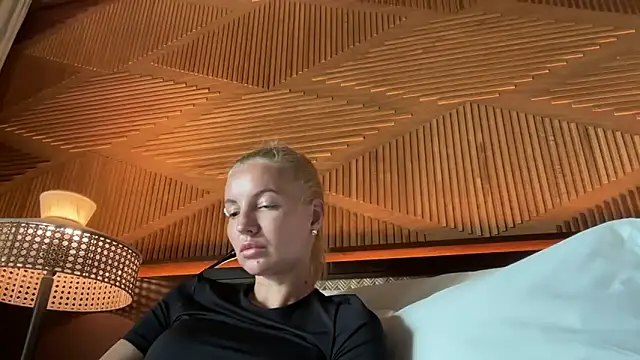 aestetick online show from November 30, 2025, 4:27 am