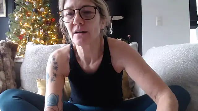 godinflower online show from December 1, 2025, 1:16 pm