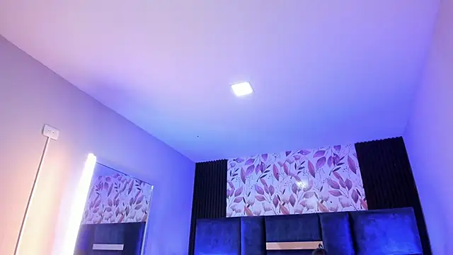 AmmyJones  online show from September 12, 2025, 7:14 pm