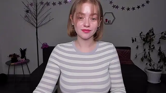 AidaPerry online show from December 12, 2024, 2:55 pm