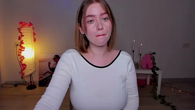 AidaPerry online show from January 29, 2025, 2:32 pm