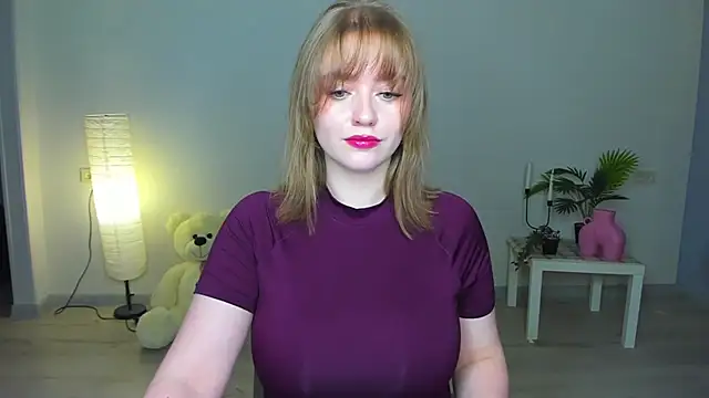 AidaPerry online show from September 10, 2025, 4:51 pm