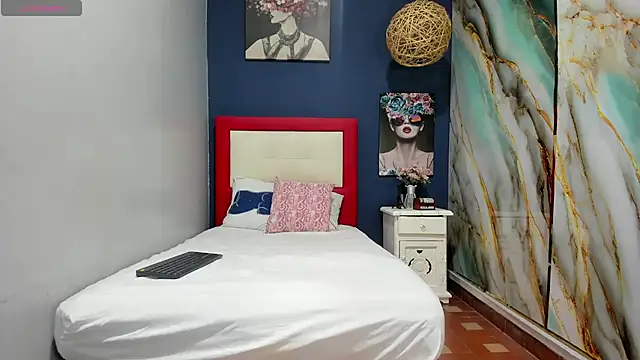 BustyAmanda online show from November 13, 2025, 8:41 pm