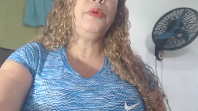 Snapshot of BustyAmanda chatting on June 16, 2026, 2:52 pm BustyAmanda online show from June 16, 2026, 2:52 pm