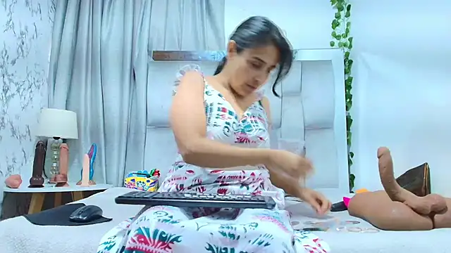  Marcela   online show from October 21, 2025, 12:17 pm