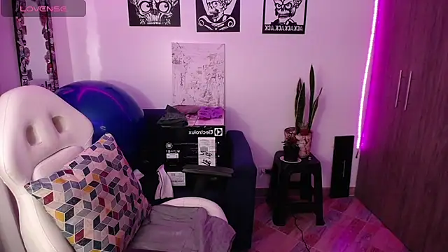 hibridaaa20 online show from April 13, 2026, 11:10 pm