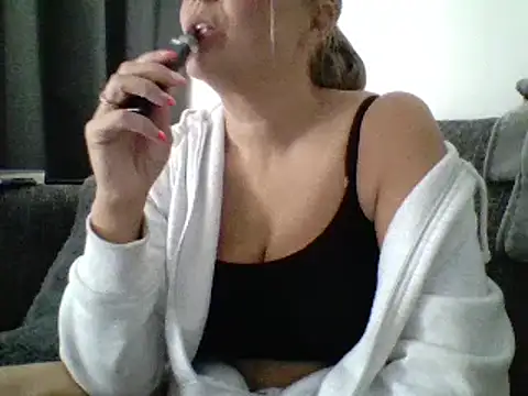 scrummymummy2 online show from September 23, 2025, 12:08 pm