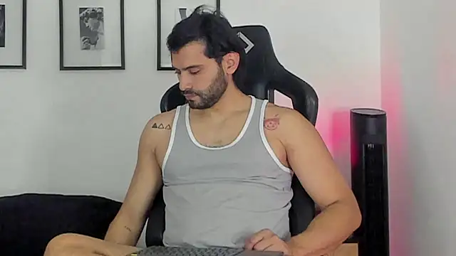 Snapshot of Dereck_vega chatting on July 4, 2026, 4:46 pm Dereck vega online show from July 4, 2026, 4:46 pm