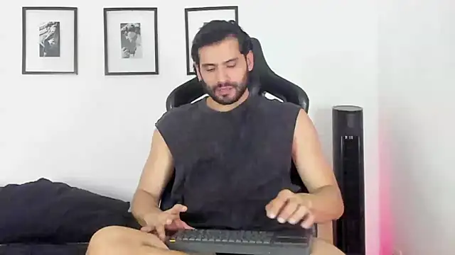 Snapshot of Dereck_vega chatting on July 9, 2026, 11:09 pm Dereck vega online show from July 9, 2026, 11:09 pm
