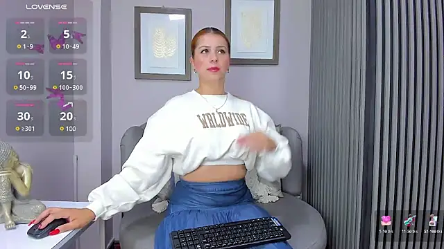 Nahiajhonson  online show from January 13, 2025, 12:13 pm