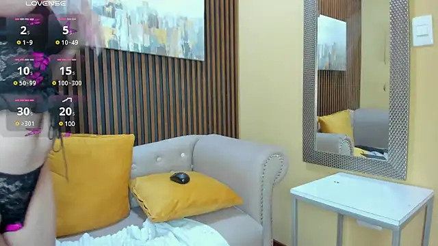 Nahiajhonson  online show from January 18, 2025, 4:21 pm