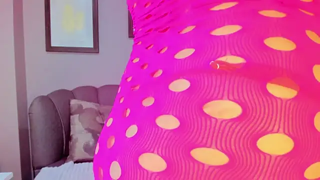 Nahiajhonson  online show from February 3, 2025, 3:38 pm