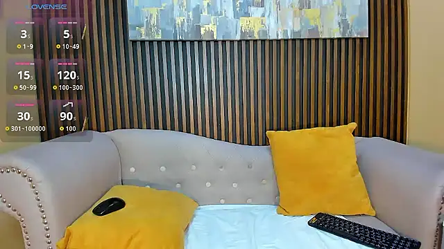 Nahiajhonson  online show from October 24, 2025, 1:07 pm