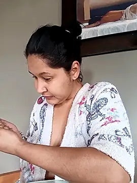 SamaraJay1 online show from April 23, 2026, 1:24 pm