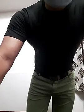 Guyinshortss online show from June 18, 2026, 8:13 pm