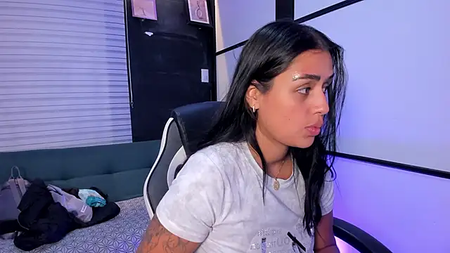 EmmaTorres  online show from September 27, 2025, 12:32 pm