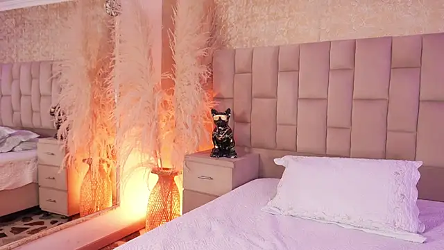 EmmaTorres  online show from December 15, 2025, 9:52 pm