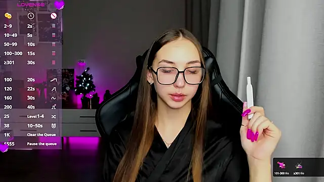 Sm0ly online show from December 17, 2024, 2:33 am