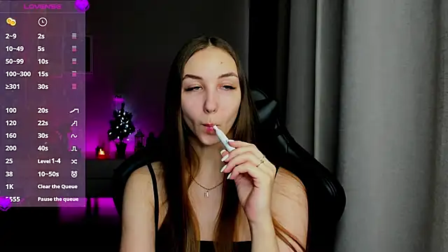 Sm0ly online show from February 23, 2025, 2:18 am