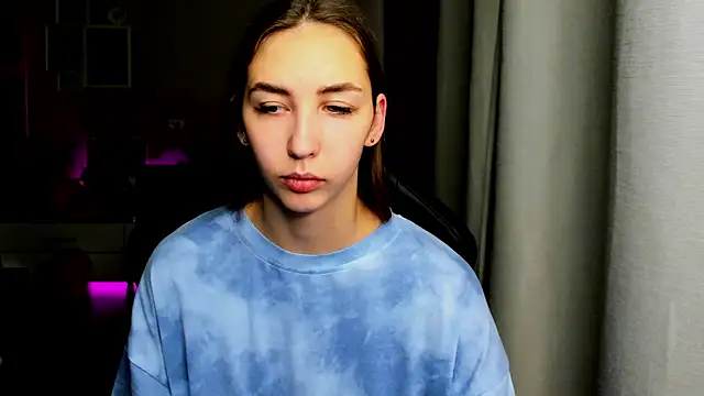 Sm0ly online show from October 20, 2025, 2:01 am