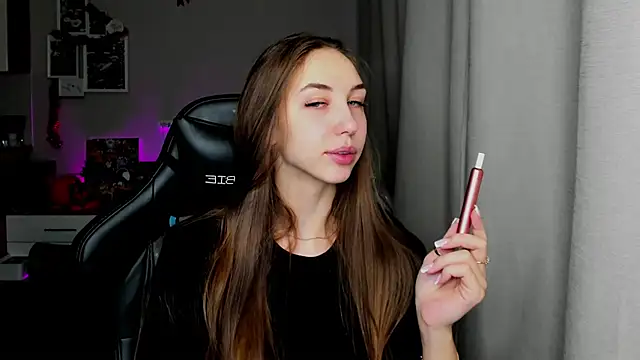 Sm0ly online show from January 11, 2026, 2:49 am