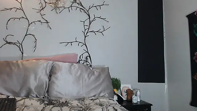 FRUITOFEDEN01 online show from January 23, 2025, 11:26 am