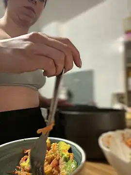 Cloew Marz online show from April 6, 2026, 9:38 pm