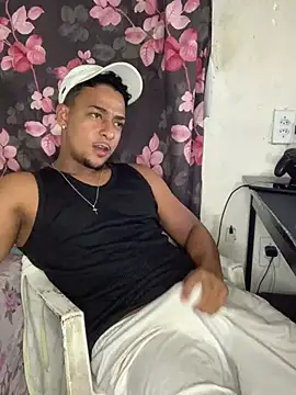 Snapshot of outropirocudo chatting on July 23, 2026, 4:43 am outropirocudo online show from July 23, 2026, 4:43 am