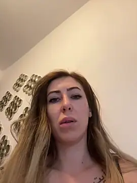 Snapshot of RaquelleDevon chatting on January 22, 2025, 6:20 am RaquelleDevon online show from January 22, 2025, 6:20 am