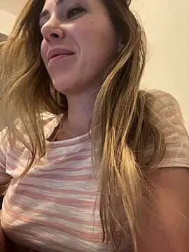 Snapshot of RaquelleDevon chatting on January 27, 2025, 9:44 pm RaquelleDevon online show from January 27, 2025, 9:44 pm