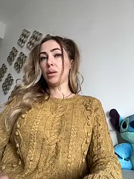 Snapshot of RaquelleDevon chatting on February 5, 2025, 9:57 am RaquelleDevon online show from February 5, 2025, 9:57 am