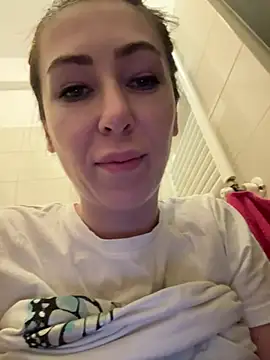 Snapshot of RaquelleDevon chatting on February 12, 2025, 10:15 pm RaquelleDevon online show from February 12, 2025, 10:15 pm