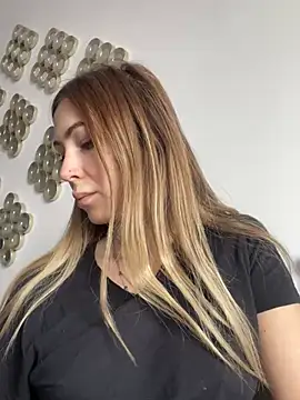 Snapshot of RaquelleDevon chatting on February 26, 2025, 8:37 am RaquelleDevon online show from February 26, 2025, 8:37 am