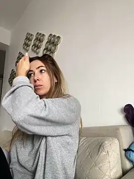 Snapshot of RaquelleDevon chatting on February 28, 2025, 7:58 am RaquelleDevon online show from February 28, 2025, 7:58 am