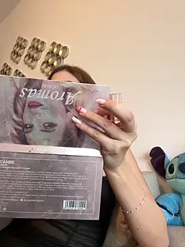 Snapshot of RaquelleDevon chatting on March 13, 2025, 6:26 am RaquelleDevon online show from March 13, 2025, 6:26 am