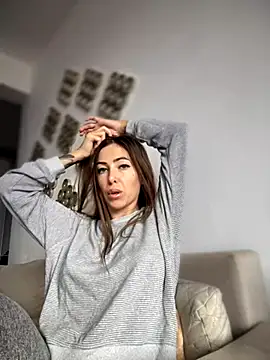 Snapshot of RaquelleDevon chatting on October 3, 2025, 10:34 am RaquelleDevon online show from October 3, 2025, 10:34 am