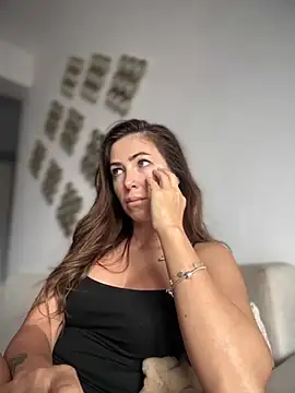 Snapshot of RaquelleDevon chatting on October 14, 2025, 8:48 am RaquelleDevon online show from October 14, 2025, 8:48 am