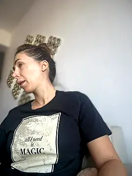 Snapshot of RaquelleDevon chatting on October 28, 2025, 11:14 am RaquelleDevon online show from October 28, 2025, 11:14 am