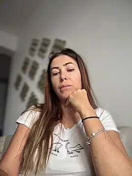 Snapshot of RaquelleDevon chatting on November 6, 2025, 8:48 am RaquelleDevon online show from November 6, 2025, 8:48 am