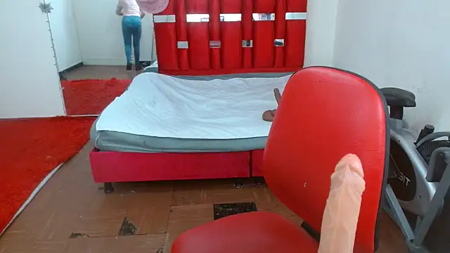 krystal thomson online show from September 25, 2025, 3:49 pm