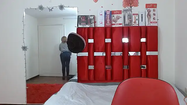 krystal thomson online show from October 6, 2025, 4:04 pm