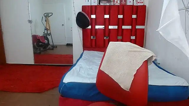 krystal thomson online show from November 10, 2025, 4:17 pm