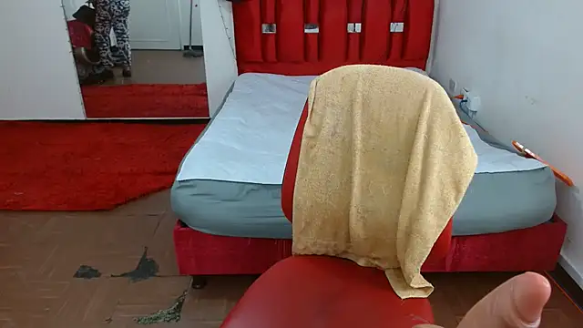 krystal thomson online show from November 19, 2025, 7:58 pm