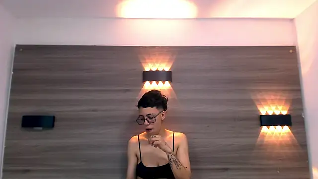 Cutie Shy  online show from February 4, 2025, 7:22 pm