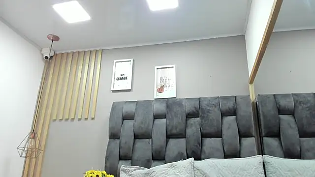 camila  herrera online show from December 13, 2024, 6:31 am