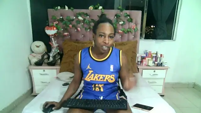 ValeriaTsx online show from September 18, 2025, 4:03 am