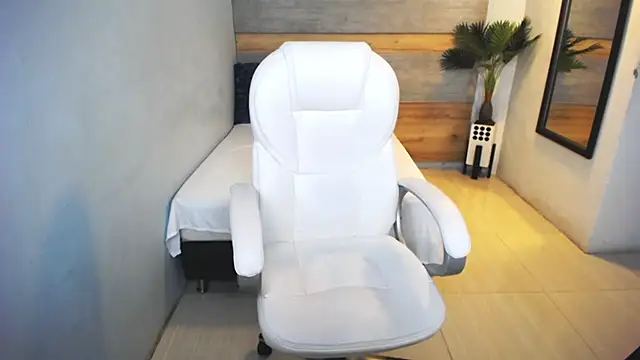 liseth fox online show from December 7, 2024, 1:58 am