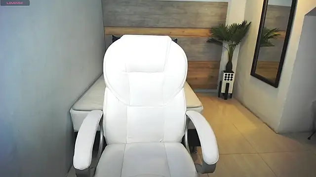 liseth fox online show from February 28, 2025, 6:52 pm