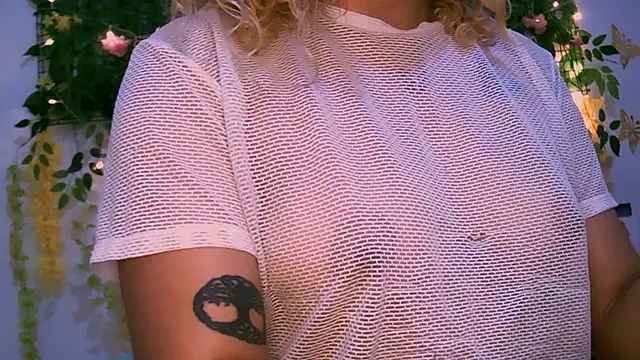 Snapshot of Crysrus chatting on December 21, 2024, 4:30 am Crysrus online show from December 21, 2024, 4:30 am